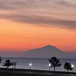 J&J Seaview Apartment
