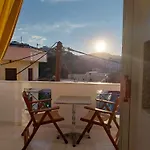 Lilis Apt In Center With Sea View