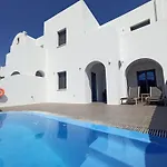 Amphitrite Suites Santorini