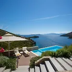 Villa Kastos - Stylish Luxury Villa With Direct Sea Access