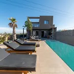 Naturalia Grey Luxury Villa - Private Pool - Sleeps 8