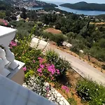 Charoula\'S Apartments