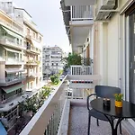 Zephyr 3-Bedroom Apartment In Athens