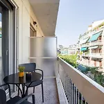 Zephyr 3-Bedroom Apartment In Athens
