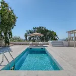 Villa Paradisia Private Swimming Pool And Jacuzzi