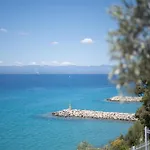 Pouletis Family Apartments - Akroyali Seaview Getaways
