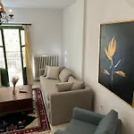 Muntenia Inn Apartments And Suites