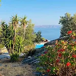 Verros Suite: Private Suite In Unique Pool Villa