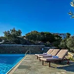 Verros Suite: Private Suite In Unique Pool Villa