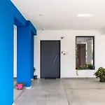 Pagani Blue - Luxury Maisonette B2