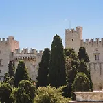 Mandraki City Center Apartments