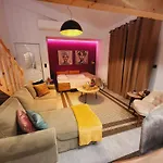 Luxury Loft Apartment Yiota