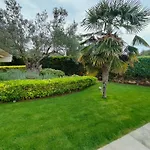 Luxurious 6 Bedroom Villa In A Great Location