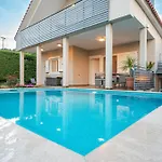 Athina Sea Villa Close To Athens