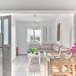 Cleopatra Seaside Homes, Logaras, Paros