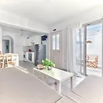 Cleopatra Seaside Homes, Logaras, Paros