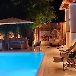 Villa Butterfly - Heated Private Pool & Jacuzzi