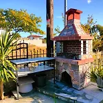 Adam\'S Holiday House 2019