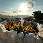 Πέτρινο Εξοχικό Σπίτι Στη Σύρο