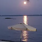 Fotis Beach Apartment At Komi