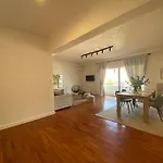 2-Bedroom Apartment In Athina