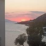 Unique & Cozy Seaview Apartment.