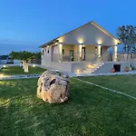 Villa Vrahinari