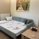 Twinstars Apartment With Courtyard And View