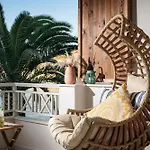Beachfront Yellow Apt-Ligaria Beach