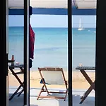 Cave Beach House Milos