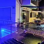 Τάνια