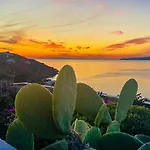 Pino Di Loto Boutique Bed & Breakfast