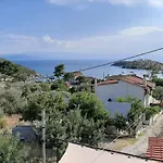 Με Θεα Το Γαλαζιο Τησ Θαλασσασ