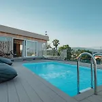 Daedalus Luxury Home - Seaview & Heated Pool