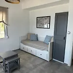 Seafront Apartment Nea Peramos