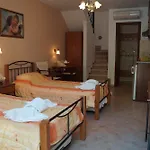 Maria\'S Residence