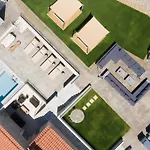 Viveverde Villa, Featuring 3 Pools - Walking Distance To Beach & Shops, By Thinkvilla