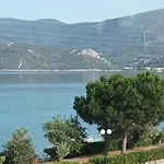Διαμέρισμα Με Θέα Στη Θάλασσα Στα Λουτρά Ωραίας Ελένης