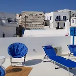 Octopus Suites Parikia