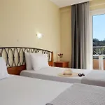 Kavos Plaza Hotel