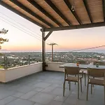 Villa Manu, A Fair Living