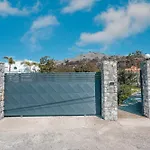Lazarus Villa Glistra