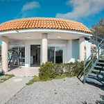 Lazarus Villa Glistra