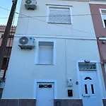 Μοντέρνο Σπίτι Κοντά Στον Κέντρο Της Πόλης!