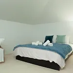 Modern Apartment Close To Milos Ton Xotikon