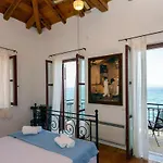Waveside Sanctuary - Luxurious Seastone Villa