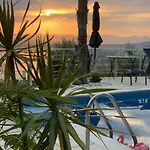 Marine\'S Lux Villa:Golden Sunset