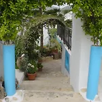 Voula\'S Garden Apartments