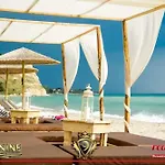 Room Nine 9 Beachfront Apartments