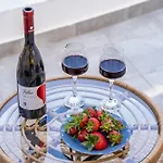 Yploui Suites